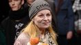 71-годишната Вивиан Уестууд позира гола