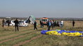 Делтапланер се разби в балон, пилотът е ранен (СНИМКИ)